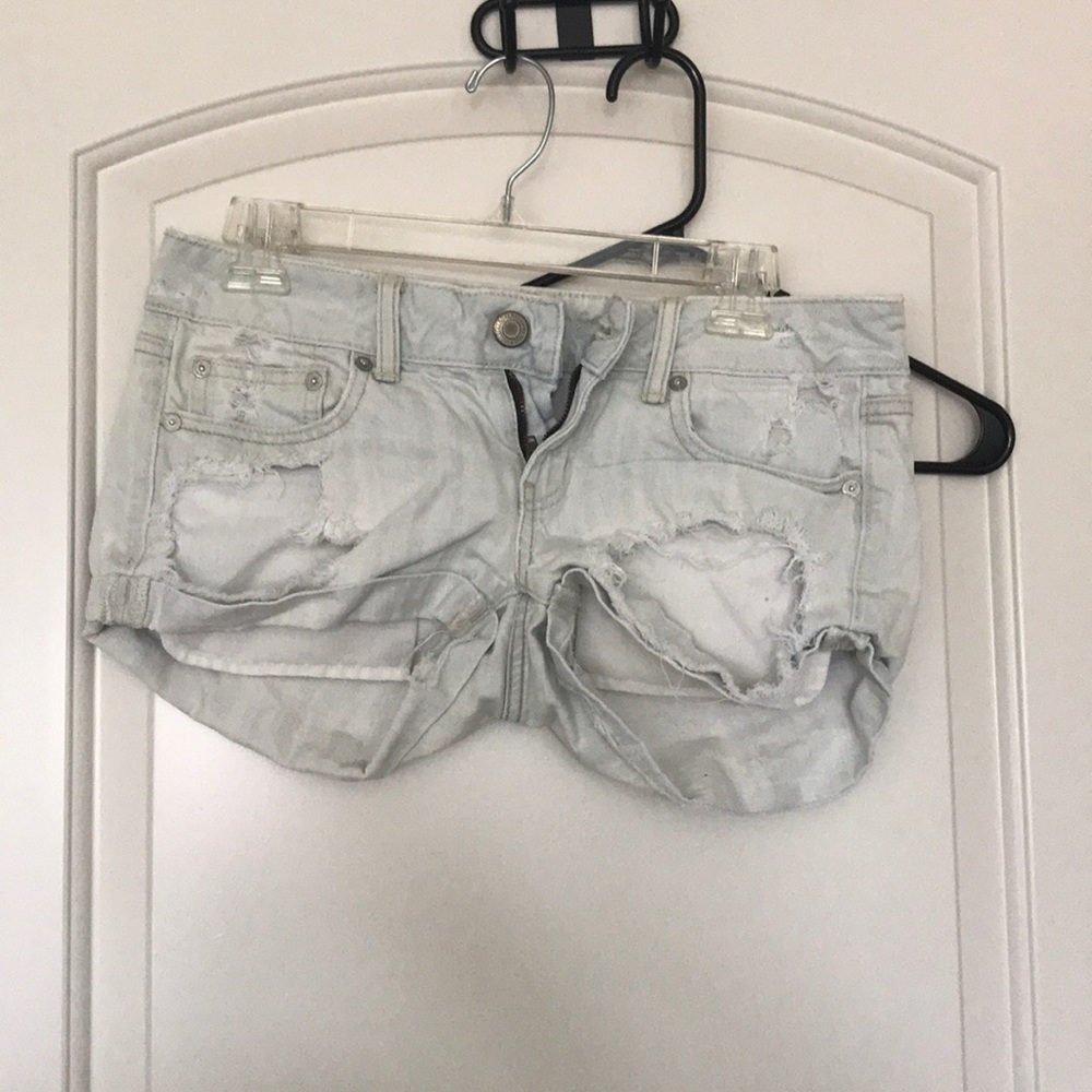 White acid wash jean shorts